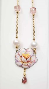 COLLANA GABRIELLA RIVALTA CON CAMELIA DIPINTA A MANO