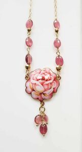 COLLANA GABRIELLA RIVALTA CON ROSA DIPINTA A MANO